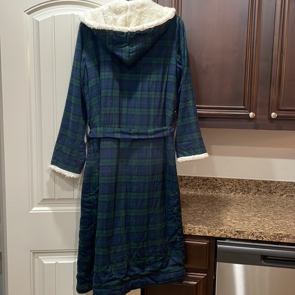 L.L. Bean men’s robe. - Picture 6 of 11